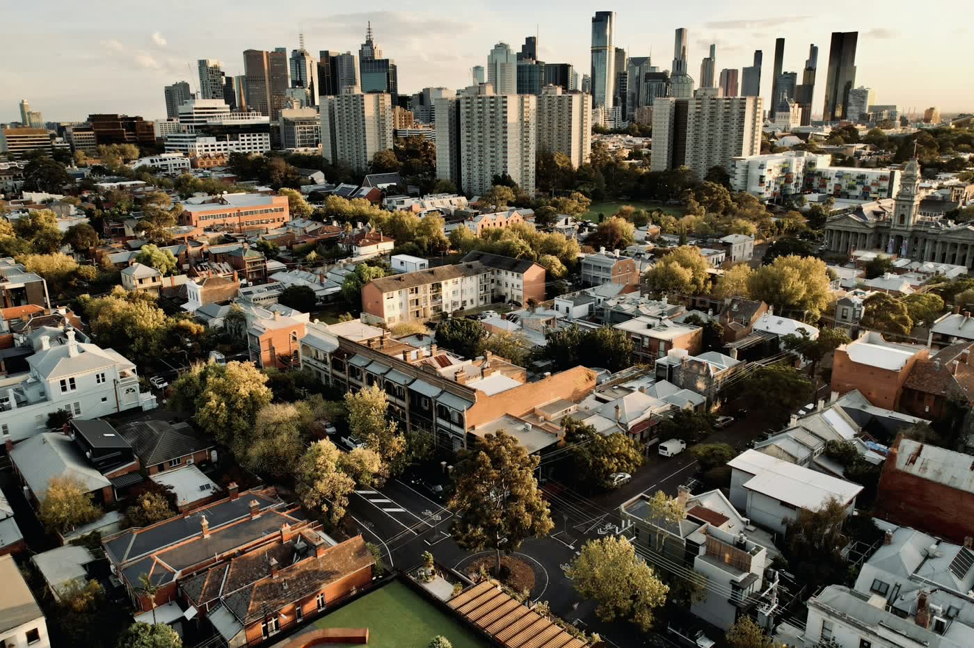 墨尔本的住宅区,远处是市中心的高楼